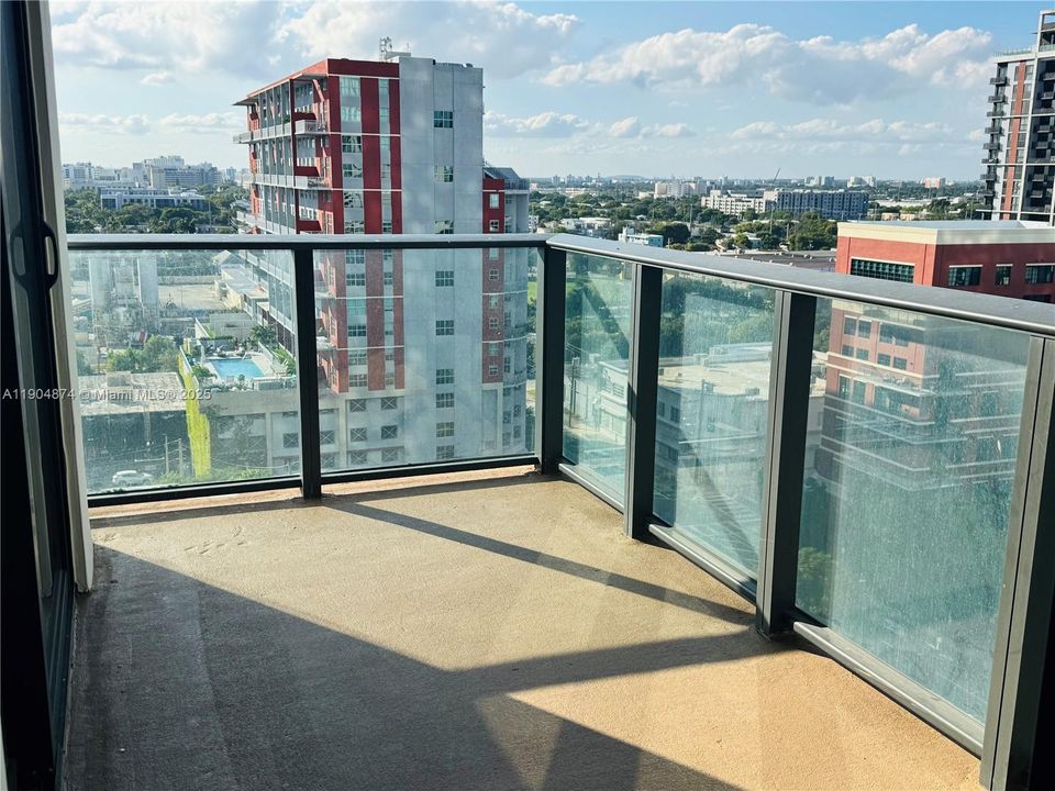 For Sale: $505,000 (2 beds, 2 baths, 1018 Square Feet)