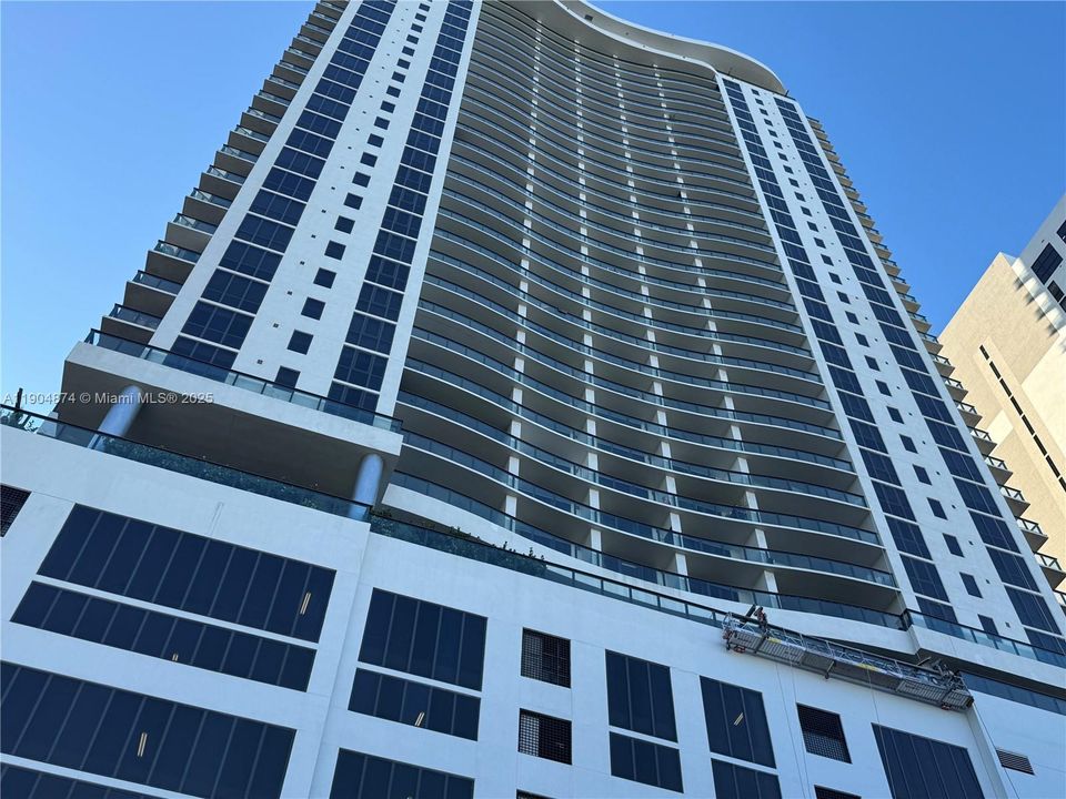 For Sale: $505,000 (2 beds, 2 baths, 1018 Square Feet)