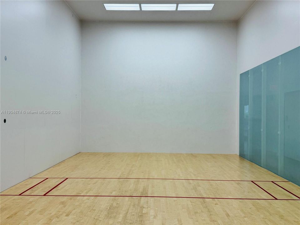 Indoor raquetball