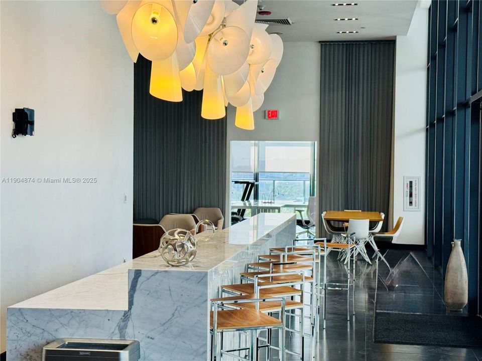 For Sale: $505,000 (2 beds, 2 baths, 1018 Square Feet)