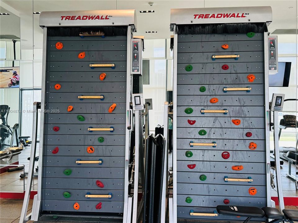 For Sale: $505,000 (2 beds, 2 baths, 1018 Square Feet)