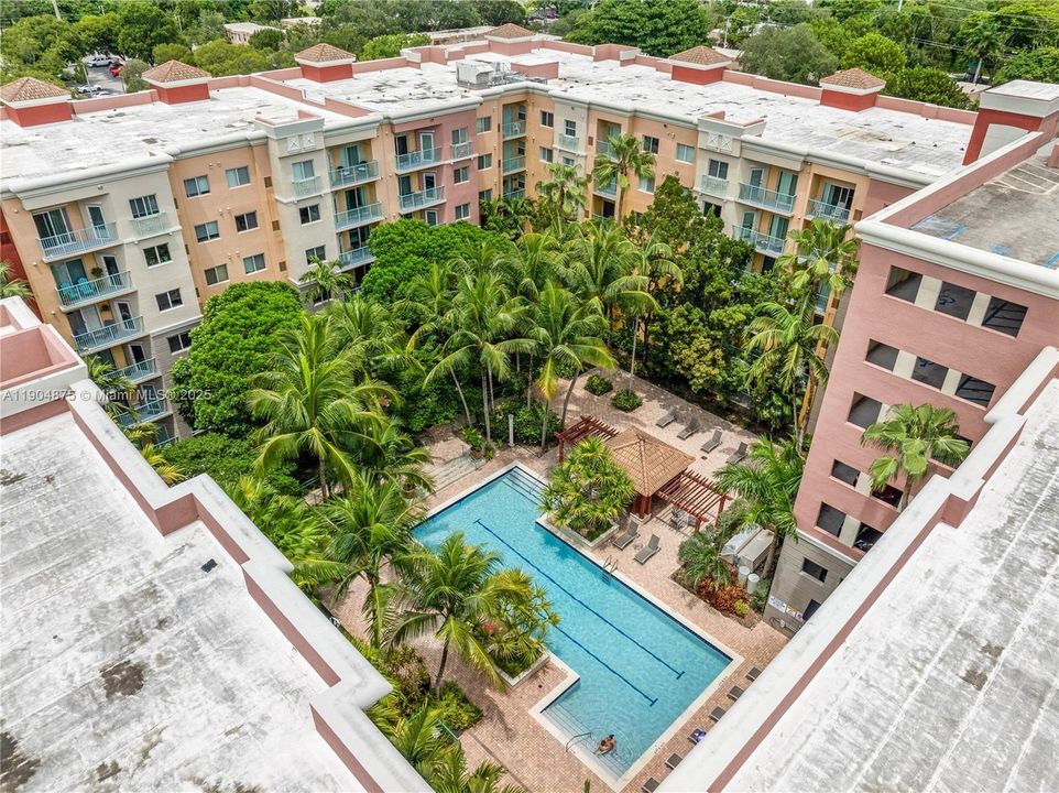 For Sale: $375,000 (2 beds, 2 baths, 1010 Square Feet)