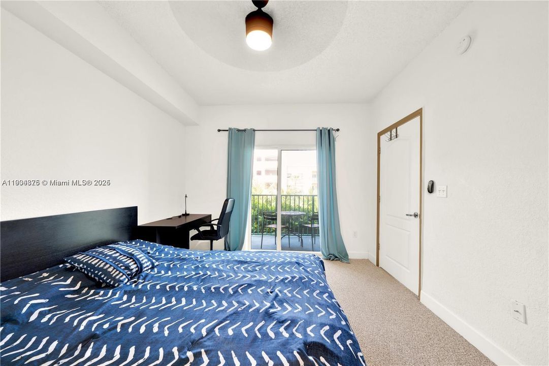 For Sale: $375,000 (2 beds, 2 baths, 1010 Square Feet)