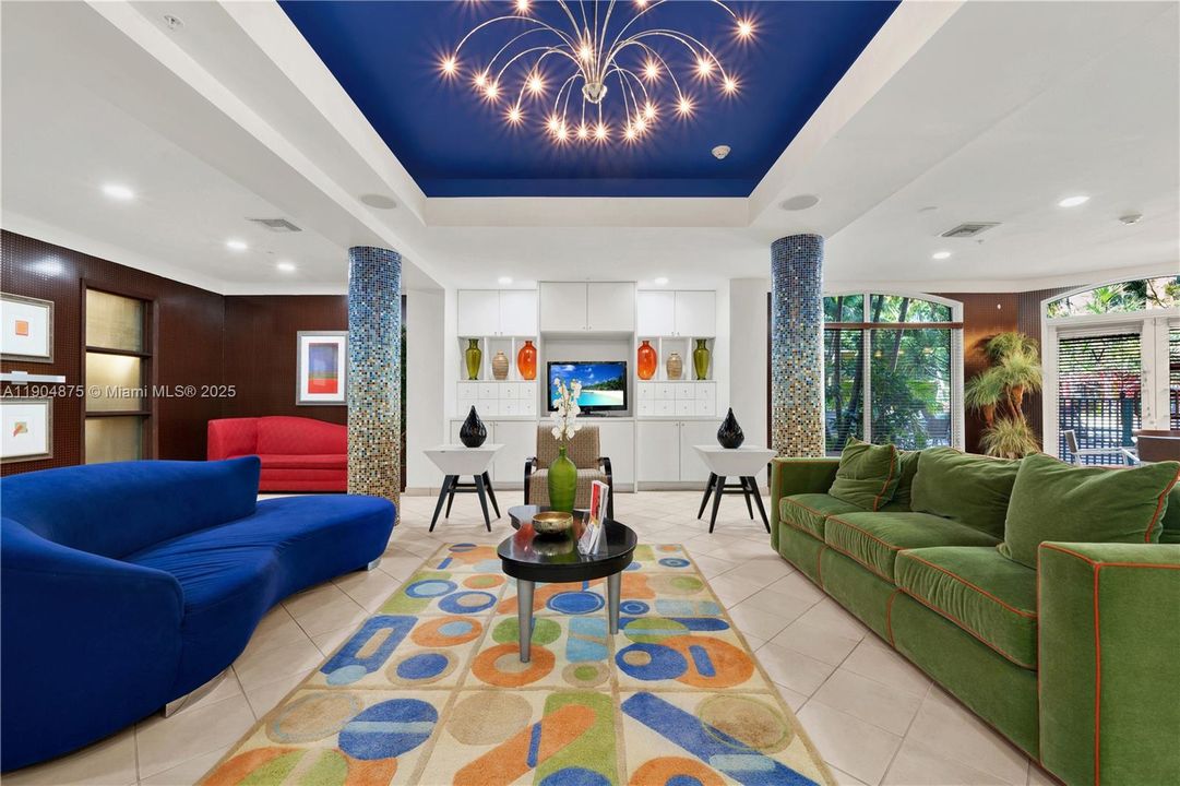 For Sale: $375,000 (2 beds, 2 baths, 1010 Square Feet)