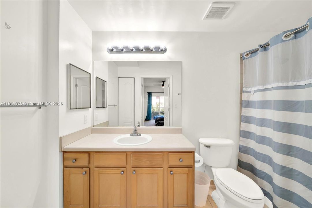 For Sale: $375,000 (2 beds, 2 baths, 1010 Square Feet)