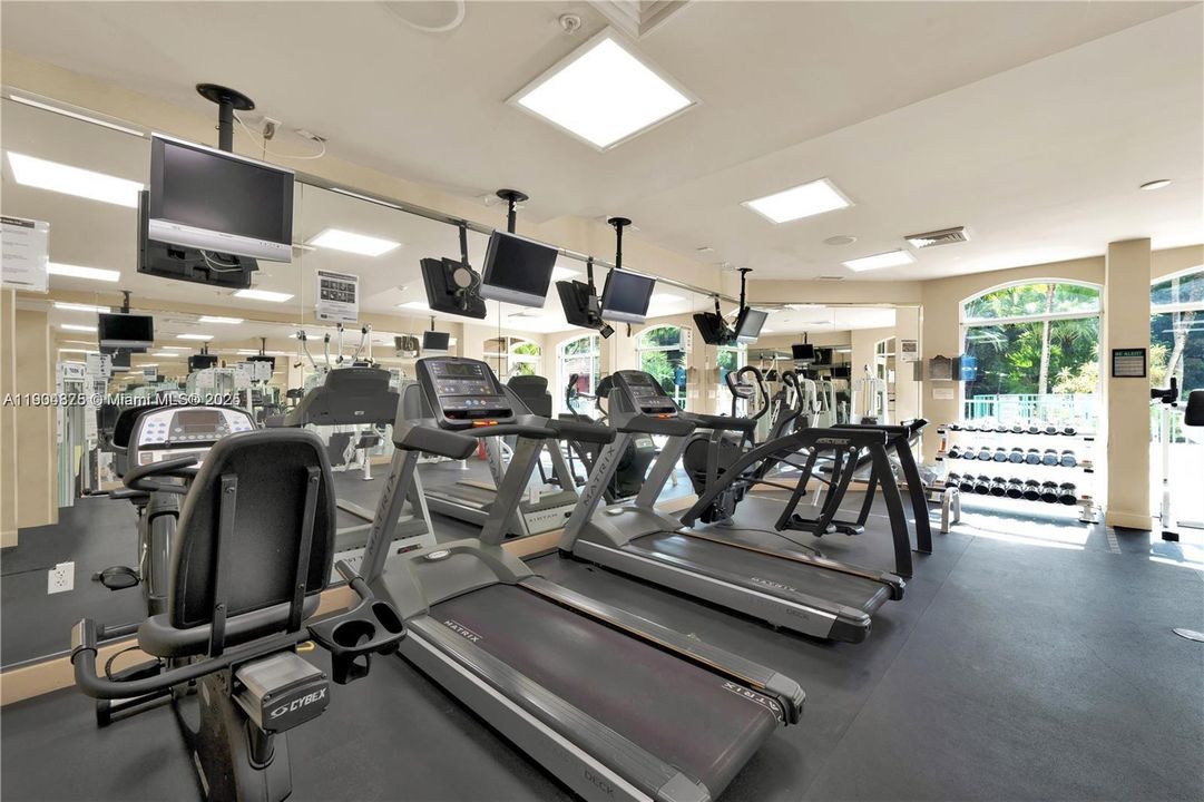 For Sale: $375,000 (2 beds, 2 baths, 1010 Square Feet)