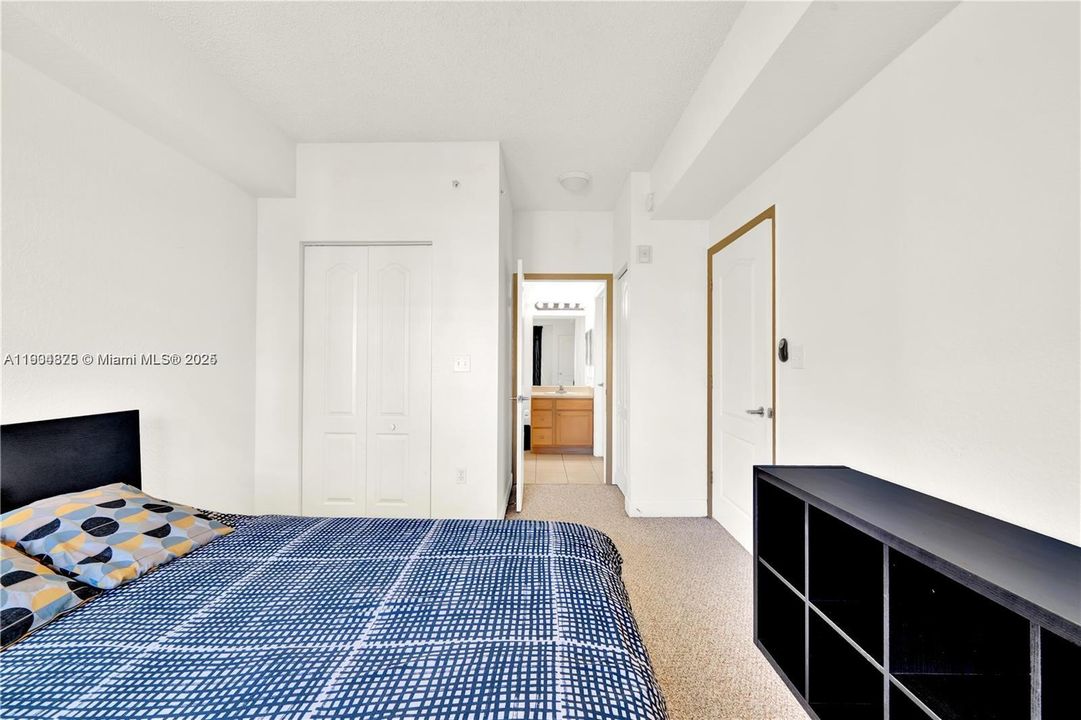 For Sale: $375,000 (2 beds, 2 baths, 1010 Square Feet)