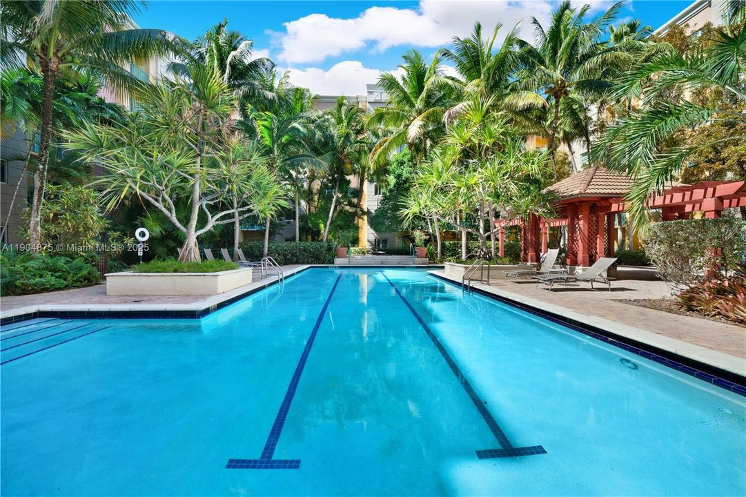 For Sale: $375,000 (2 beds, 2 baths, 1010 Square Feet)