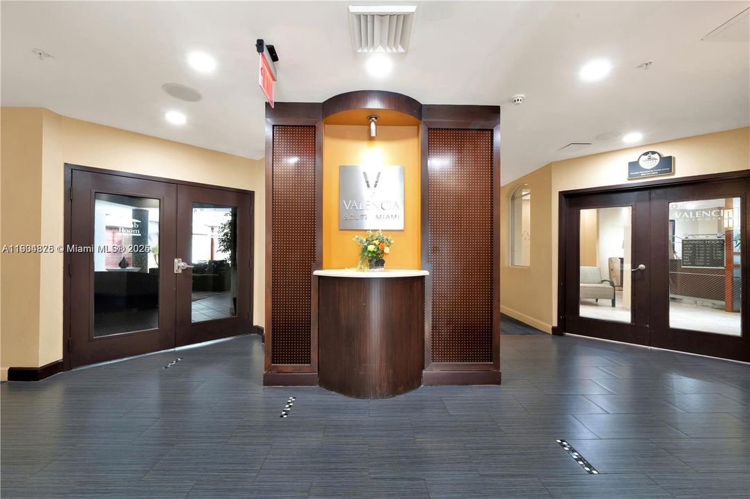 For Sale: $375,000 (2 beds, 2 baths, 1010 Square Feet)