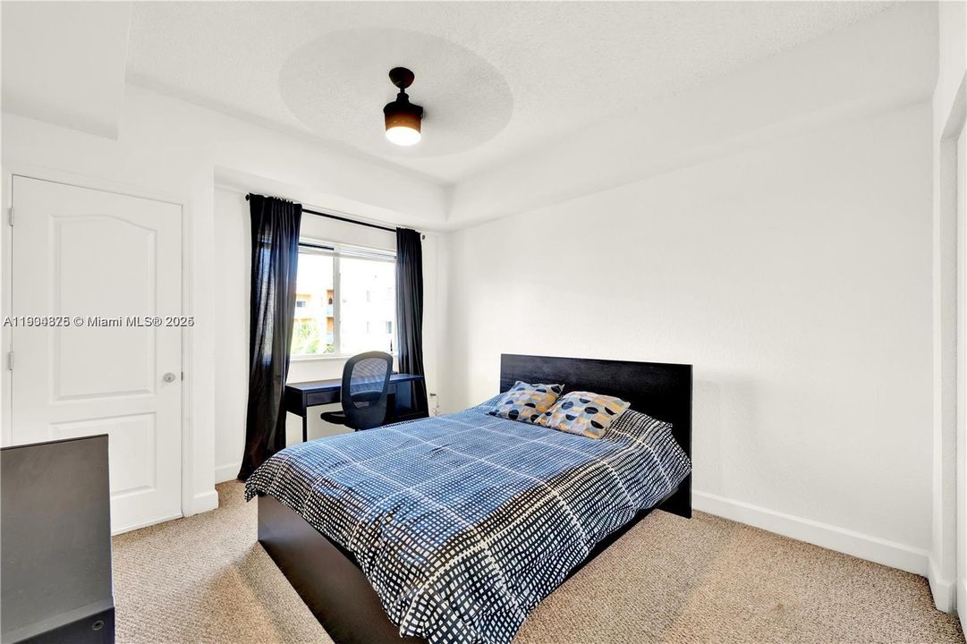 For Sale: $375,000 (2 beds, 2 baths, 1010 Square Feet)