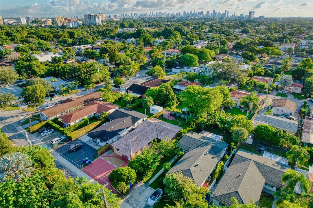 出租: $2,600 (2 贝兹, 1 浴室, 2105 平方英尺)