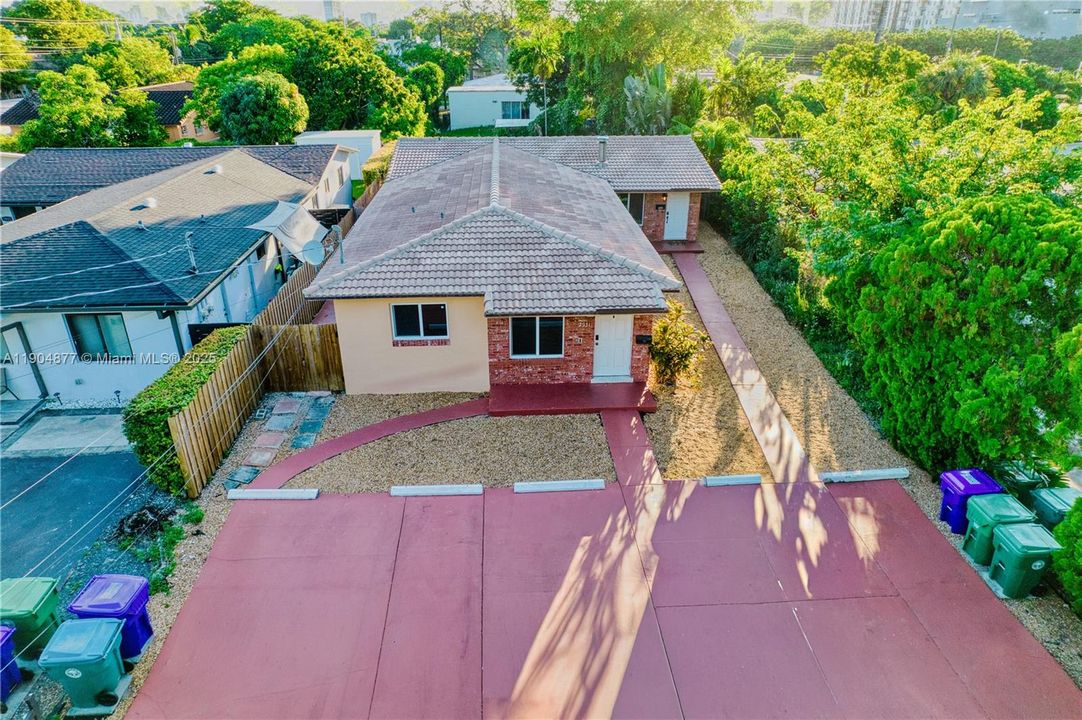 出租: $2,600 (2 贝兹, 1 浴室, 2105 平方英尺)