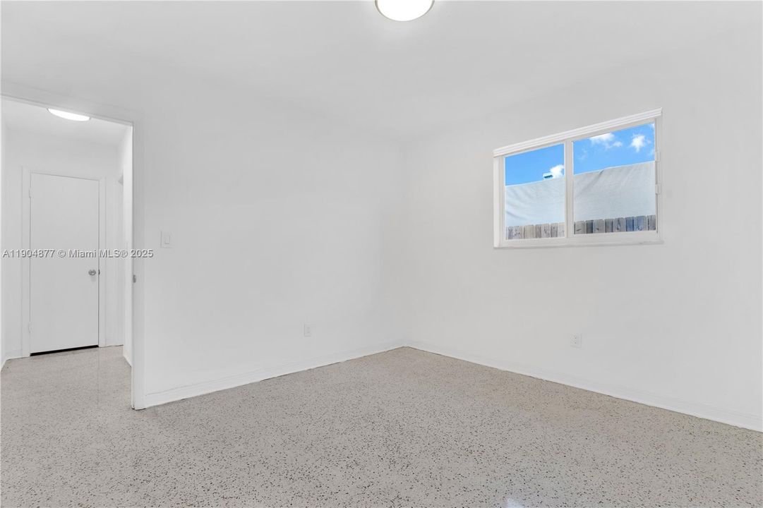 出租: $2,600 (2 贝兹, 1 浴室, 2105 平方英尺)