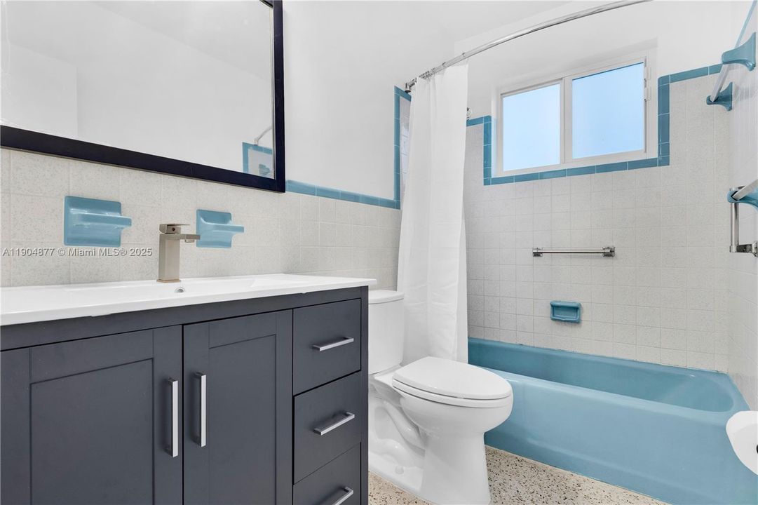 出租: $2,600 (2 贝兹, 1 浴室, 2105 平方英尺)