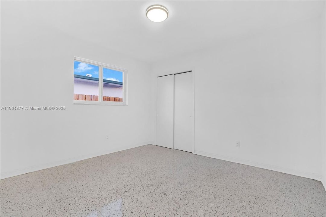 出租: $2,600 (2 贝兹, 1 浴室, 2105 平方英尺)