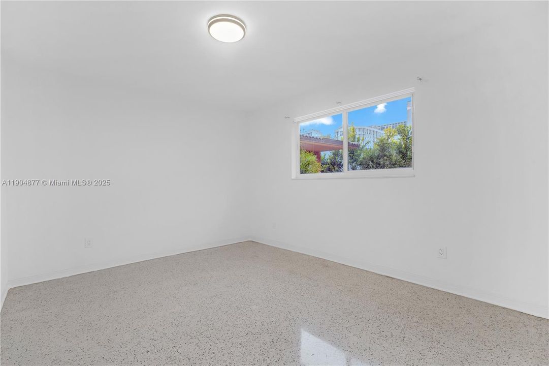 出租: $2,600 (2 贝兹, 1 浴室, 2105 平方英尺)