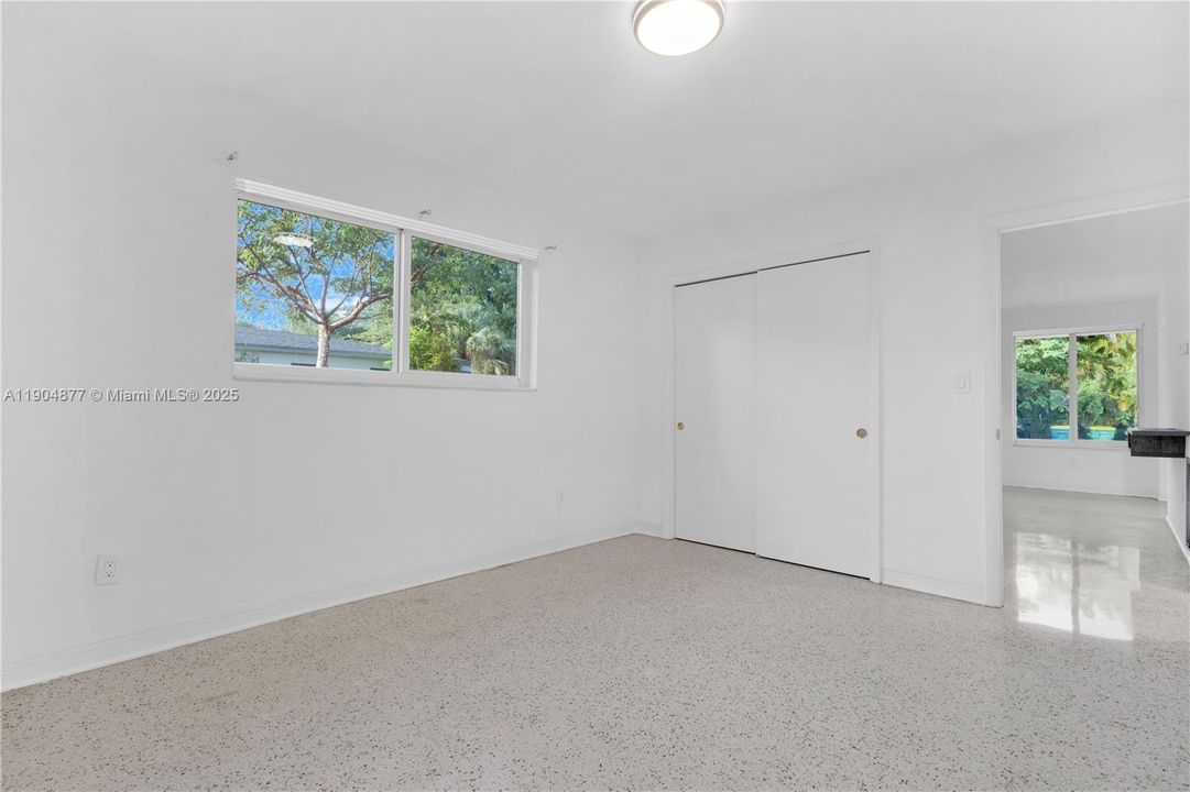 出租: $2,600 (2 贝兹, 1 浴室, 2105 平方英尺)