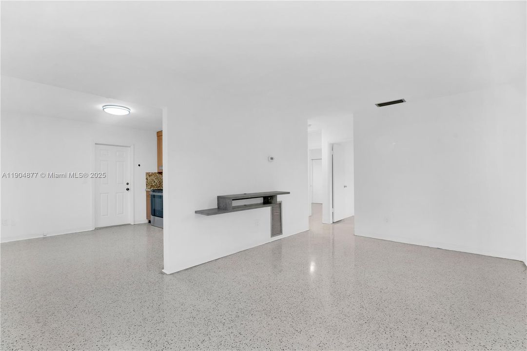 出租: $2,600 (2 贝兹, 1 浴室, 2105 平方英尺)