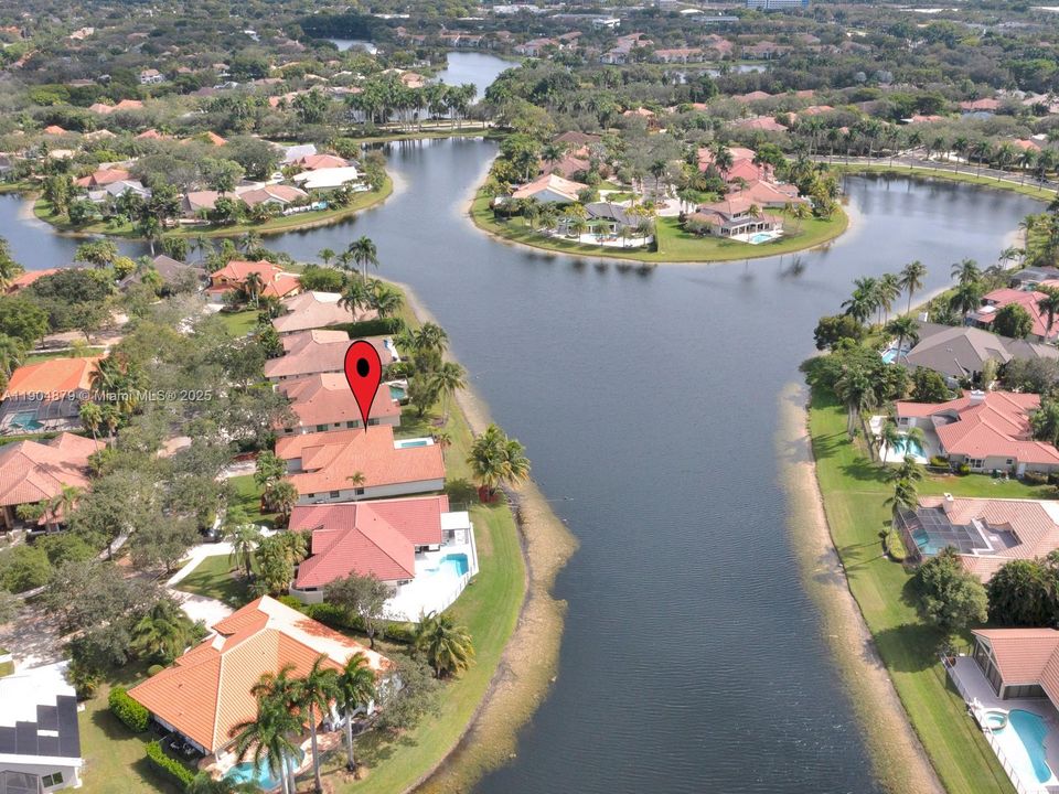 合同活跃: $1,290,000 (5 贝兹, 3 浴室, 2940 平方英尺)