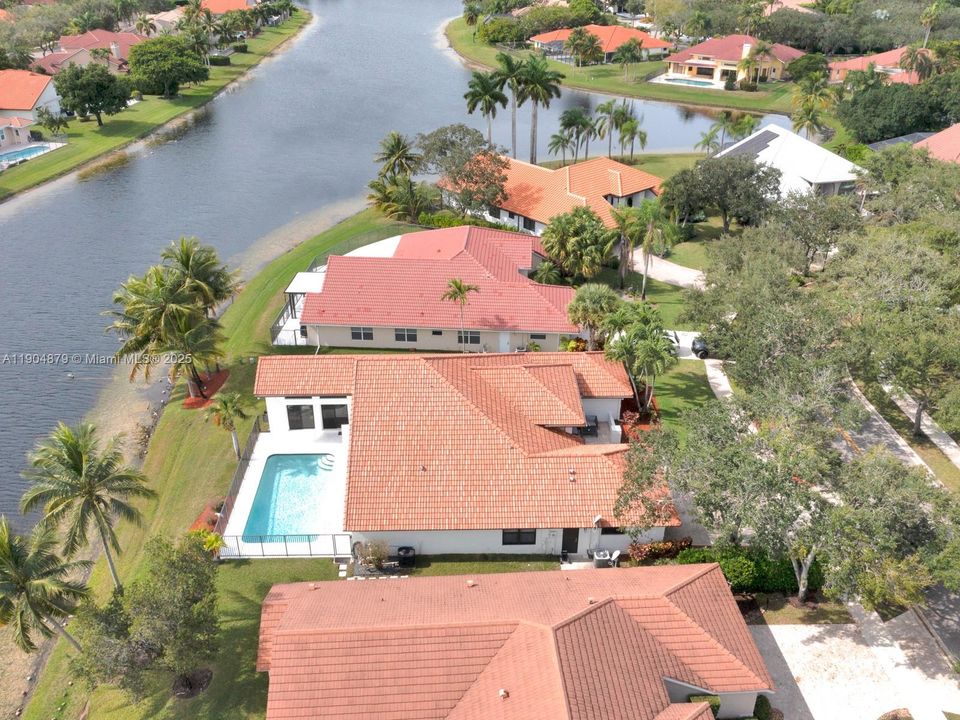 合同活跃: $1,290,000 (5 贝兹, 3 浴室, 2940 平方英尺)