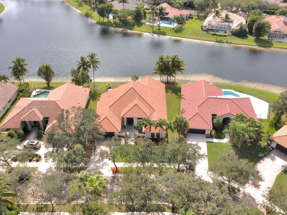 合同活跃: $1,290,000 (5 贝兹, 3 浴室, 2940 平方英尺)