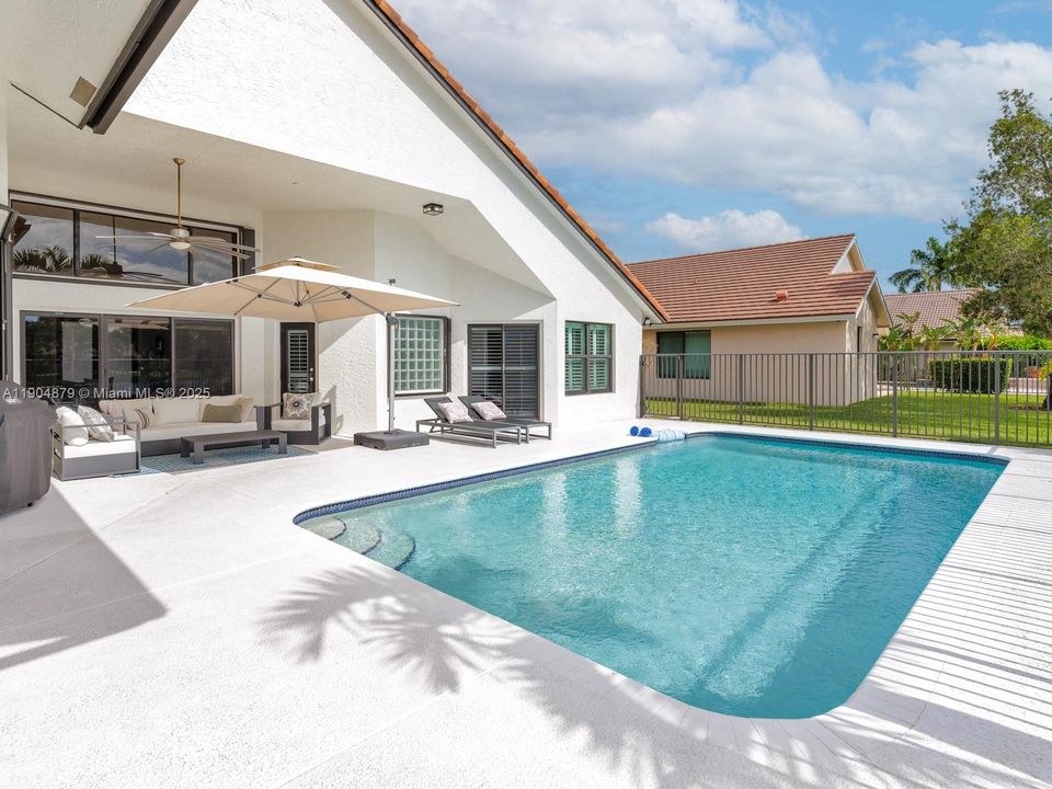 合同活跃: $1,290,000 (5 贝兹, 3 浴室, 2940 平方英尺)