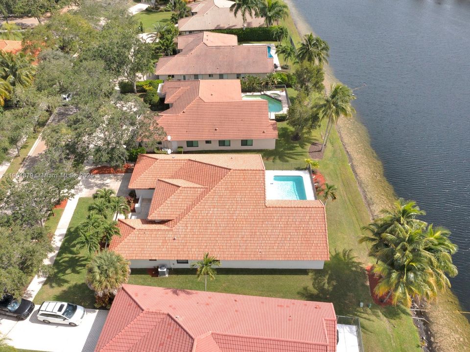 合同活跃: $1,290,000 (5 贝兹, 3 浴室, 2940 平方英尺)