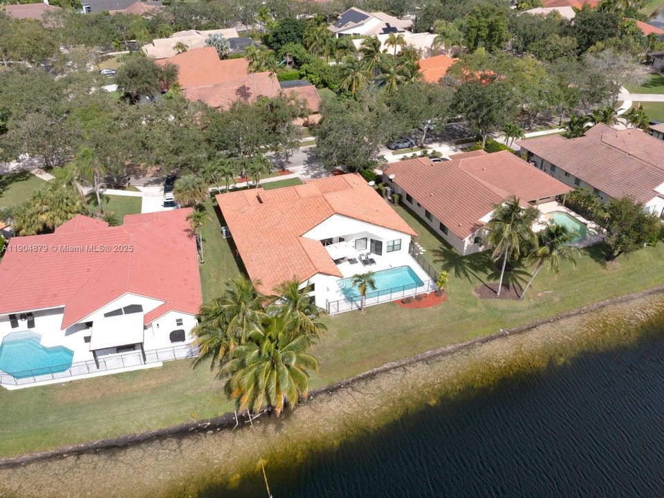 合同活跃: $1,290,000 (5 贝兹, 3 浴室, 2940 平方英尺)