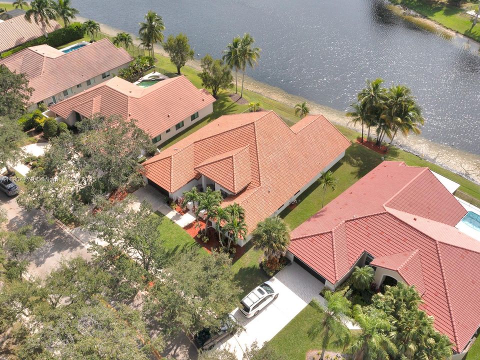 合同活跃: $1,290,000 (5 贝兹, 3 浴室, 2940 平方英尺)