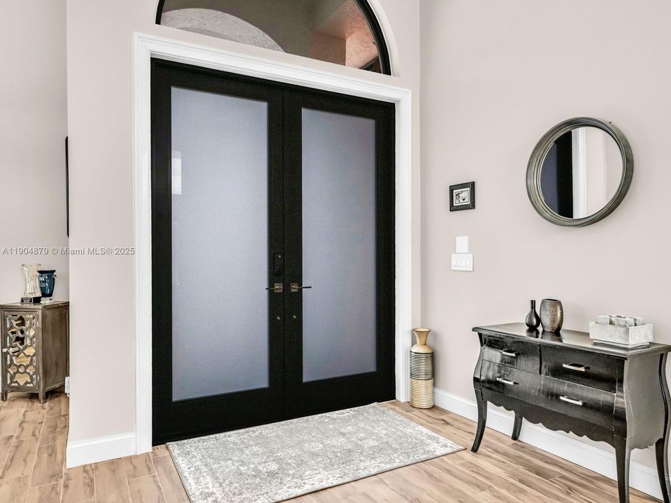 合同活跃: $1,290,000 (5 贝兹, 3 浴室, 2940 平方英尺)