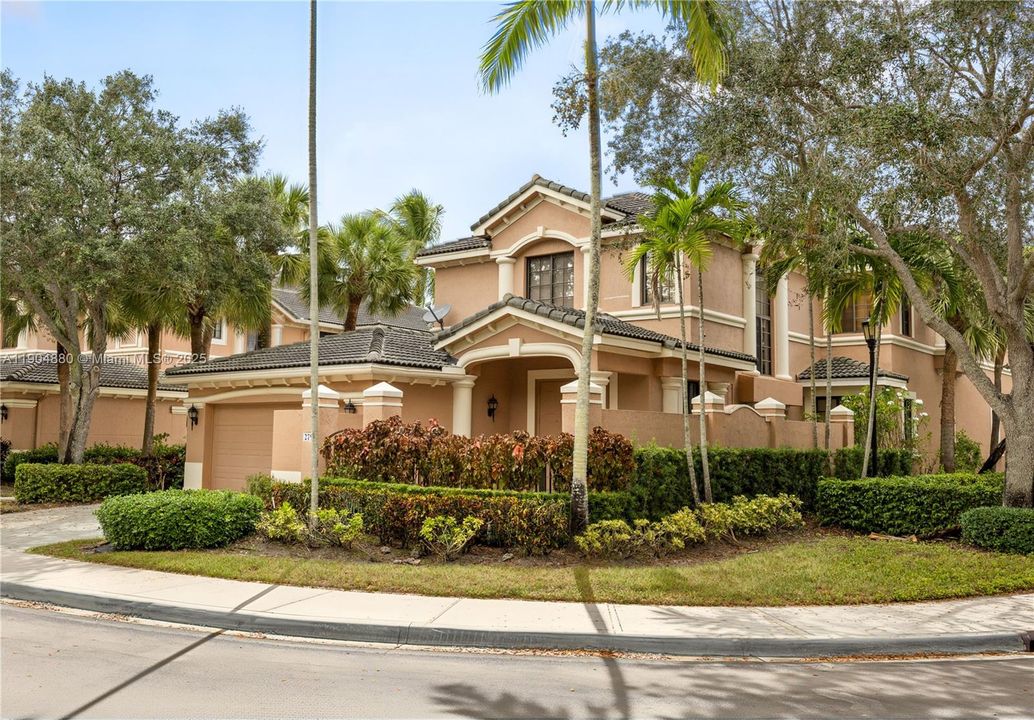 For Rent: $4,500 (3 beds, 3 baths, 2290 Square Feet)