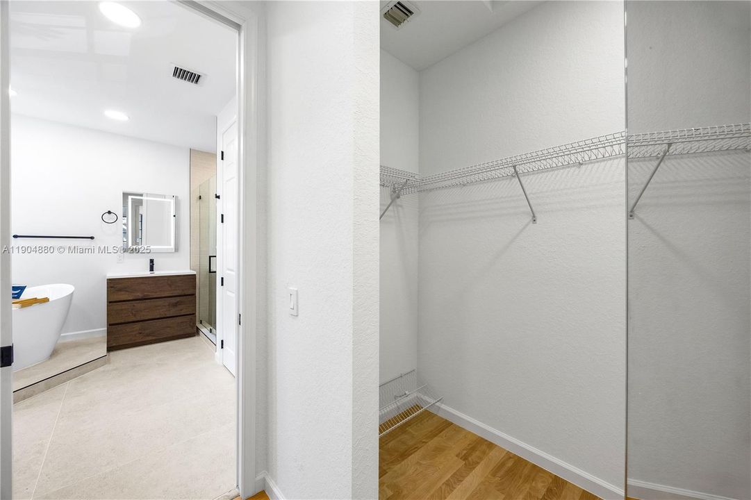 For Rent: $4,500 (3 beds, 3 baths, 2290 Square Feet)