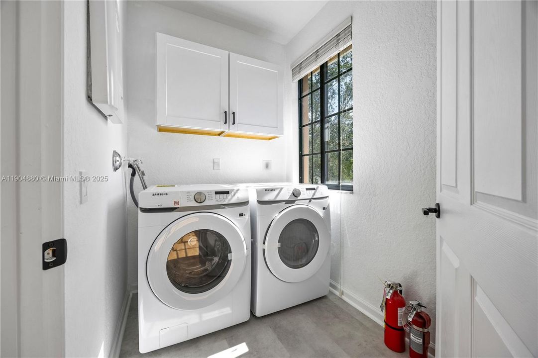 For Rent: $4,500 (3 beds, 3 baths, 2290 Square Feet)