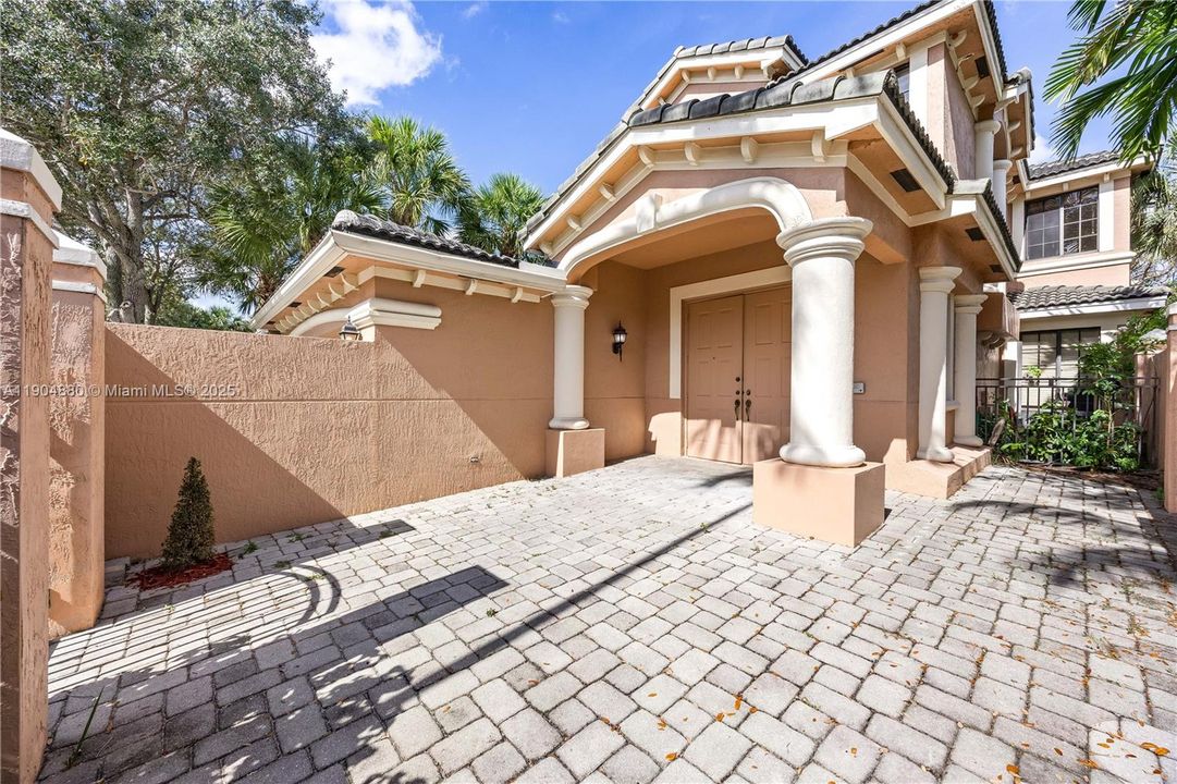 For Rent: $4,500 (3 beds, 3 baths, 2290 Square Feet)