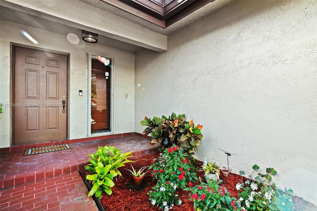 Recently Rented: $3,300 (3 beds, 2 baths, 1612 Square Feet)