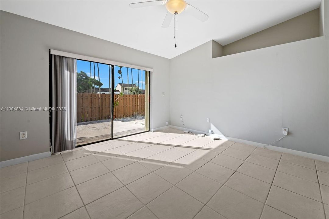 Recently Rented: $3,300 (3 beds, 2 baths, 1612 Square Feet)