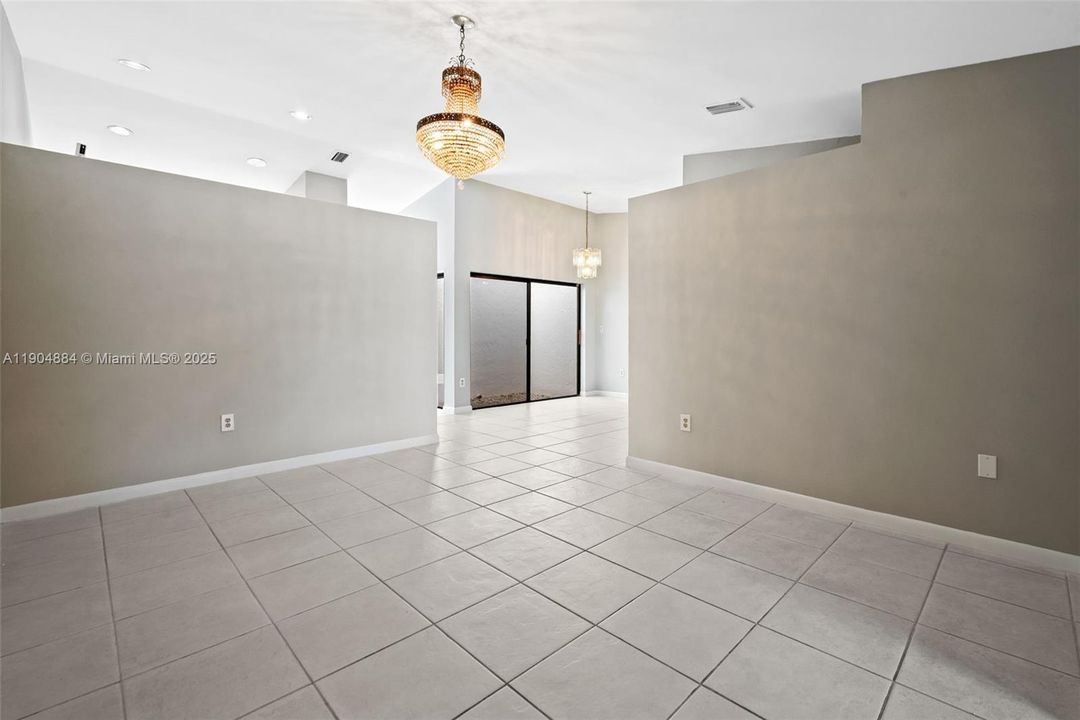 Recently Rented: $3,300 (3 beds, 2 baths, 1612 Square Feet)