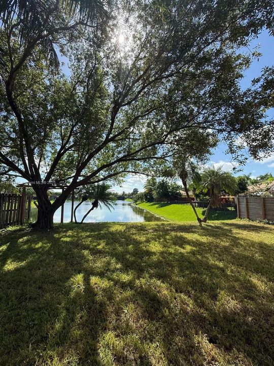 合同活跃: $3,000 (4 贝兹, 3 浴室, 2365 平方英尺)