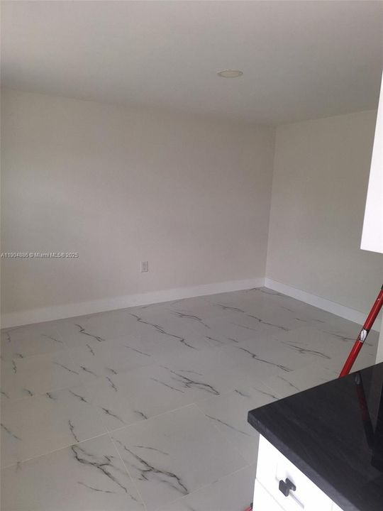 For Rent: $1,300 (0 beds, 1 baths, 1312 Square Feet)