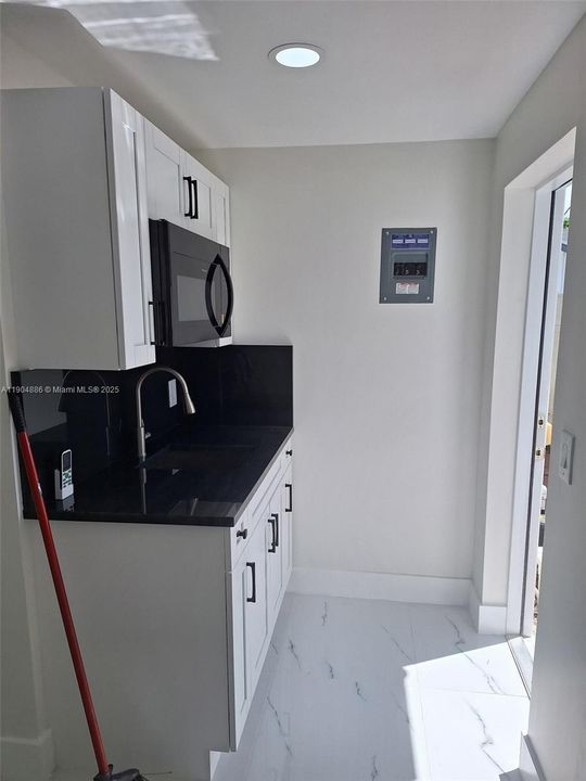 For Rent: $1,300 (0 beds, 1 baths, 1312 Square Feet)