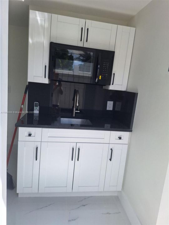 For Rent: $1,300 (0 beds, 1 baths, 1312 Square Feet)