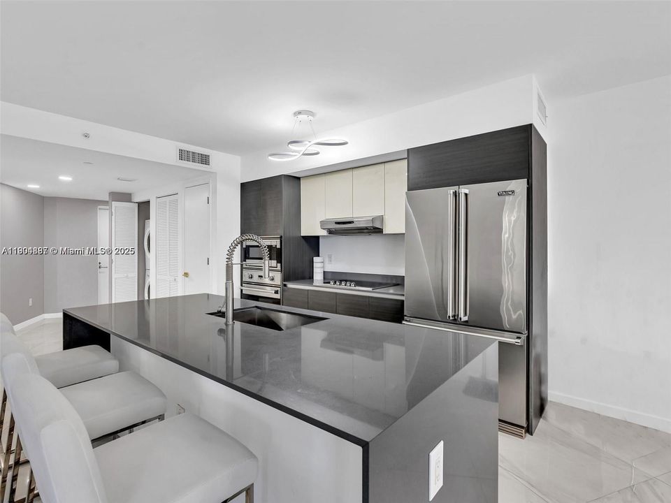 For Rent: $5,100 (2 beds, 2 baths, 1142 Square Feet)