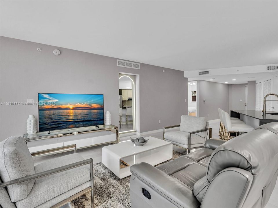 For Rent: $5,100 (2 beds, 2 baths, 1142 Square Feet)