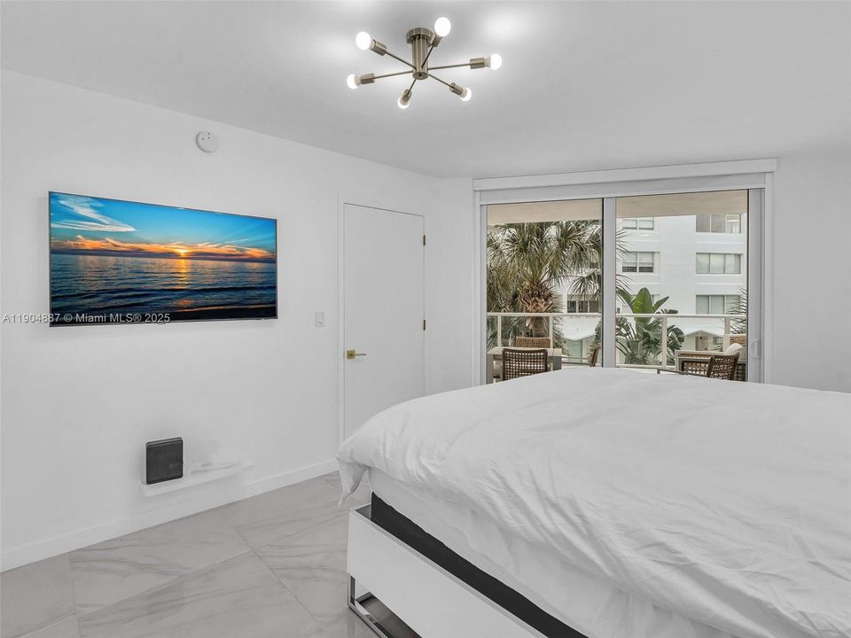 For Rent: $5,100 (2 beds, 2 baths, 1142 Square Feet)