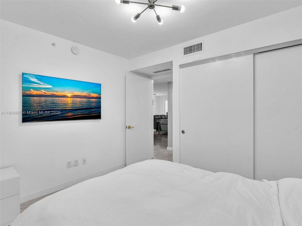 For Rent: $5,100 (2 beds, 2 baths, 1142 Square Feet)