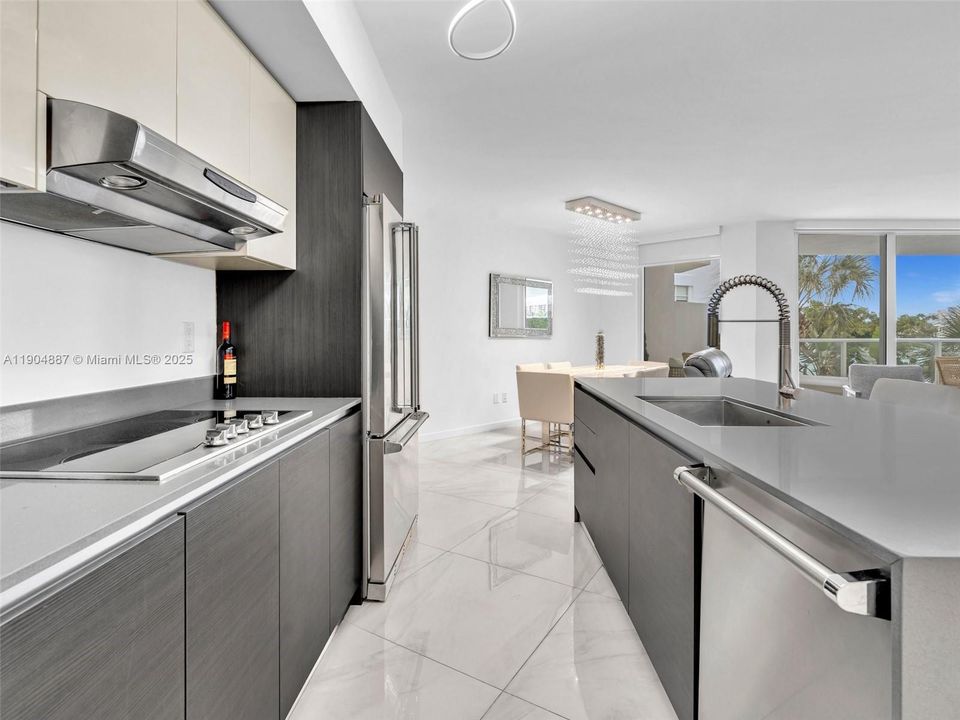 For Rent: $5,100 (2 beds, 2 baths, 1142 Square Feet)