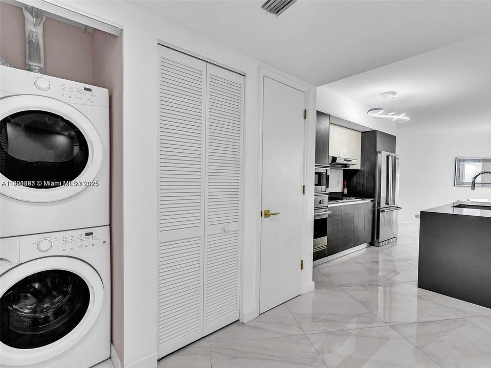 For Rent: $5,100 (2 beds, 2 baths, 1142 Square Feet)