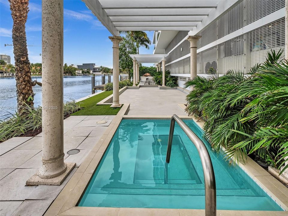 For Rent: $5,100 (2 beds, 2 baths, 1142 Square Feet)