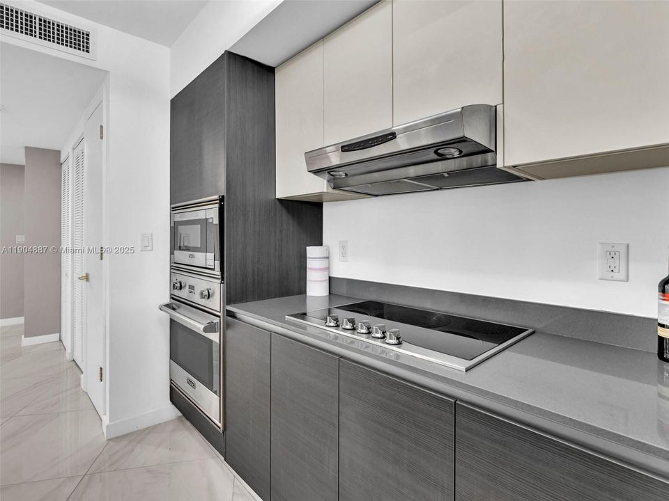 For Rent: $5,100 (2 beds, 2 baths, 1142 Square Feet)