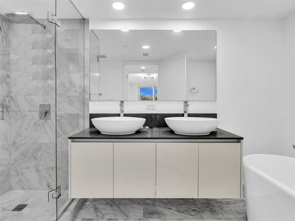 For Rent: $5,100 (2 beds, 2 baths, 1142 Square Feet)